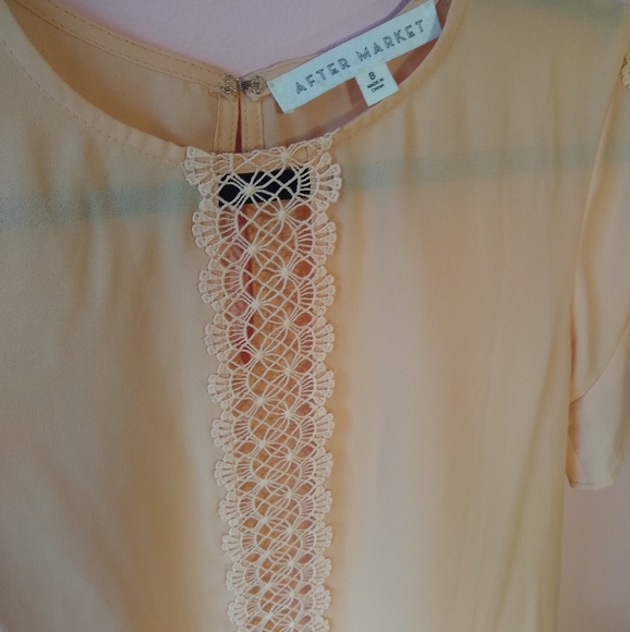💙NWOT after market peach semi sheer lace blouse - Picture 2 of 2
